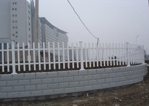 PVC園林護(hù)欄的優(yōu)勢與廠家直銷應(yīng)用——街道綠化隔離欄與圍墻護(hù)欄的完美選擇